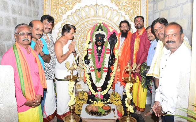 Mysore/Mysuru: Donate and do religion selflessly: D.T. Prakash