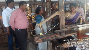kinnigoli-an-informative-programme-of-central-and-state-government-schemes-for-weavers-of-both-the-districts
