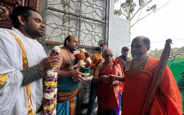 Udupi Puthige Sri in Sydney celebrates guru's tribute