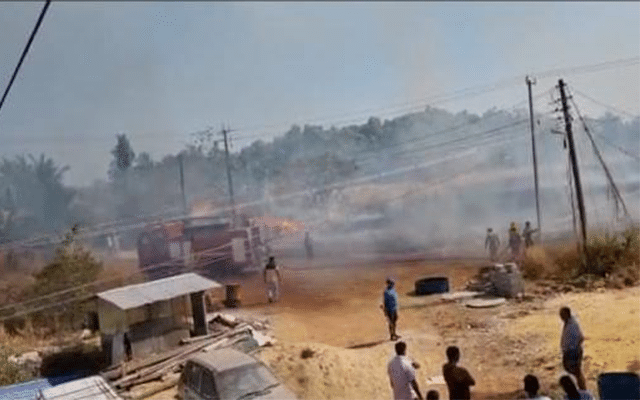 Fire breaks out in Manchi, acacia tree, wood piles gutted in fire
