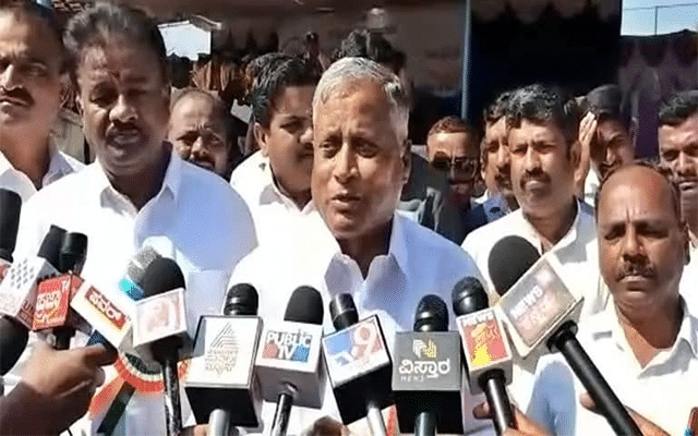 Siddaramaiah speaks from throat , not from heart ; minister Somanna