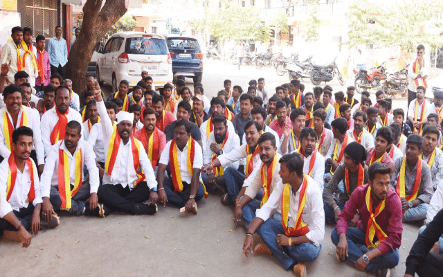 Karve protest in front of Zilla Panchayat