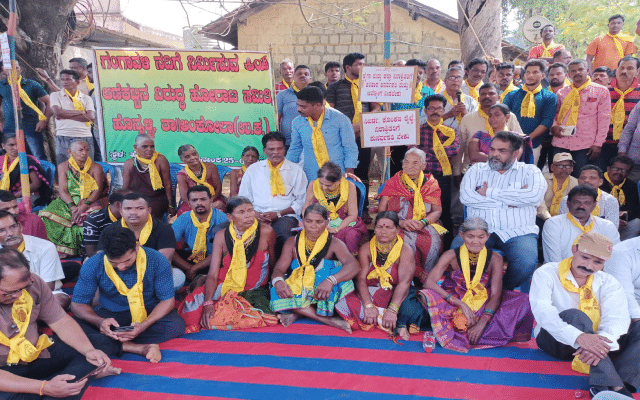 Karwar: Dharna demanding inclusion of Halakkis in Scheduled Tribe category