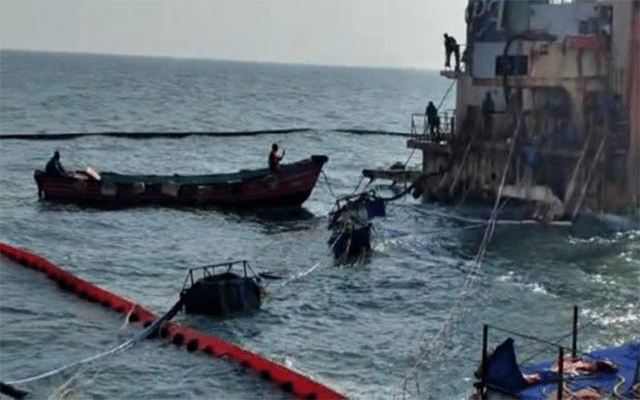 Oil extraction from Princess ship in Ullal Sea suspended