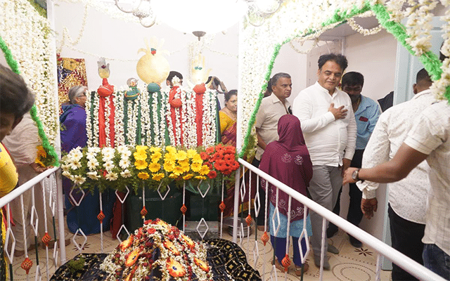 Minister Ashwathnarayan participates in Sandal Urus in Malleshwaram