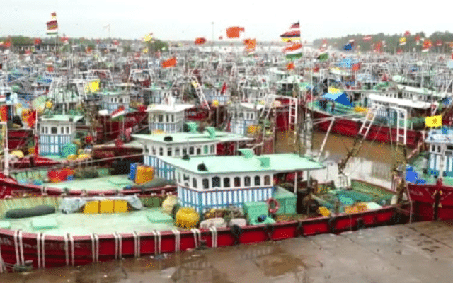 Shortage of subsidised diesel: Hundreds of boats anchored at Malpe port