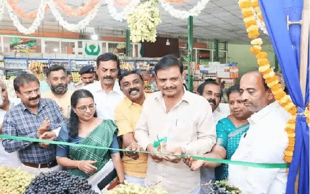 Bengaluru: Minister Munirathna inaugurated the Grape-Watermelon Mela – 2023