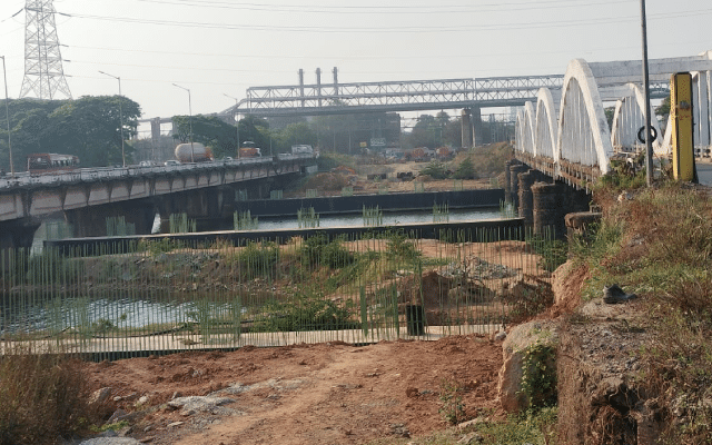 The new bridge in Kuloor is halfway through!