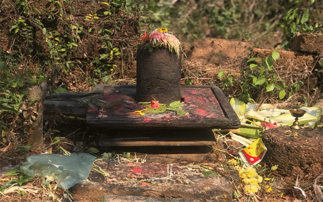Kundapur: Lord Mahalingeshwara worshipped in the open, an orphaned Shiva temple