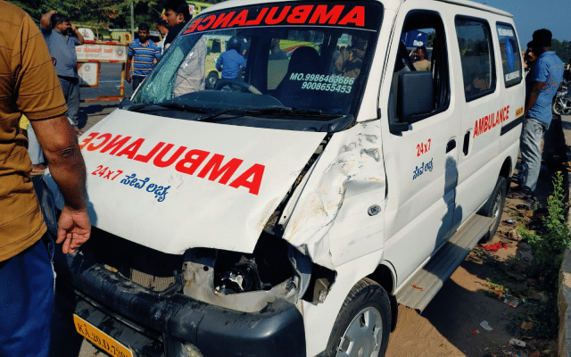 A series of accidents between an ambulance, a lorry and a tipper