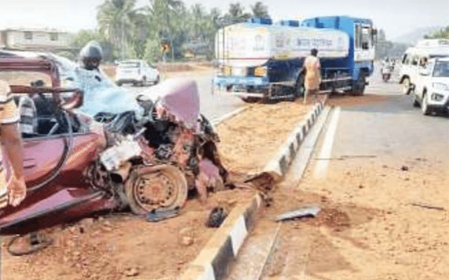 Ganapayya Gowda, 3 others seriously injured in car accident