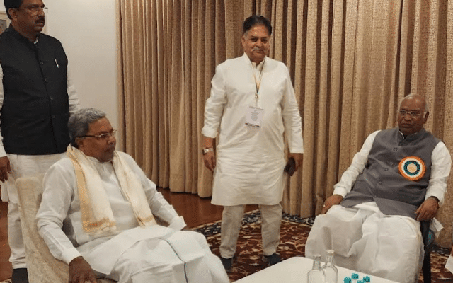 AICC president Mallikharjun Kharge- ex CM Siddaramaiah holds secret talks at Raipur