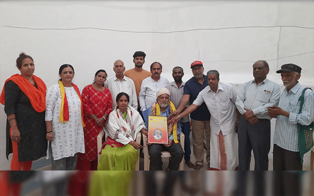 Mysore/Mysuru: State Sahitya Parishat Award ee Writer Bannur Raju felicitated