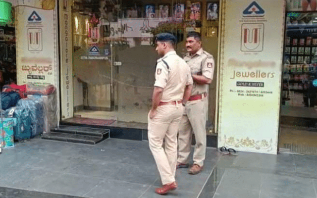 Jewellers stabbed to death in broad daylight