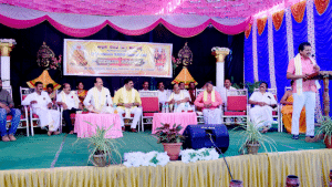 Mahabaleshwara Swamiji said that differences should be set aside and united without conflict.