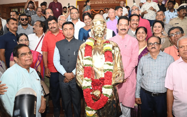 World Konkani Centre Mangaluru unveils basti van Shenoy's statue