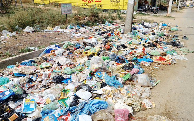 Ramanagara: Garbage dumps welcome in Bidadi, people's anger