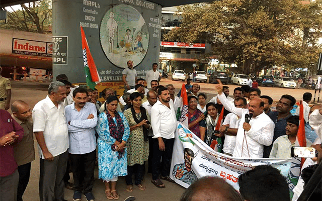 Congress protests in Surathkal against Ashwath Narayan