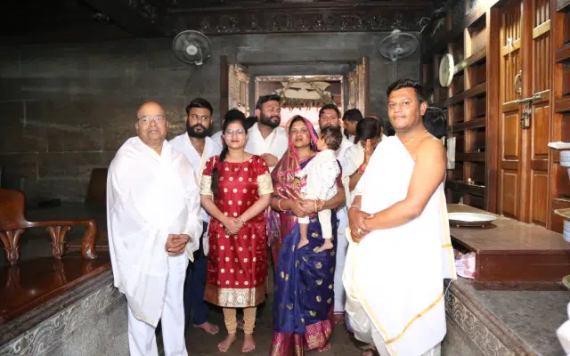 Governor offers darshan of Sri Manjunatha Swamy