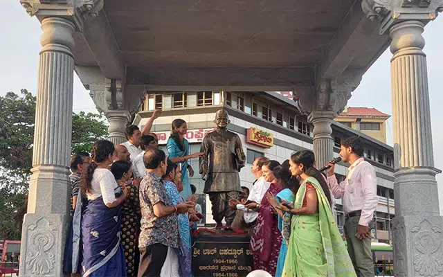 Kundapur: Bronze statue of Lal Bahadur Shastri unveiled