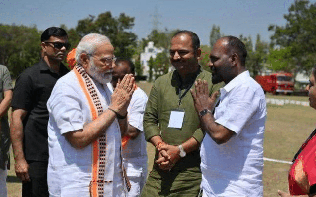 Bjp's state unit embarrassed by the presence of rowdy sheeter at PM Modi's programmes