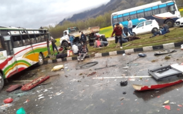 4-bihar-residents-killed-in-jk-road-accident
