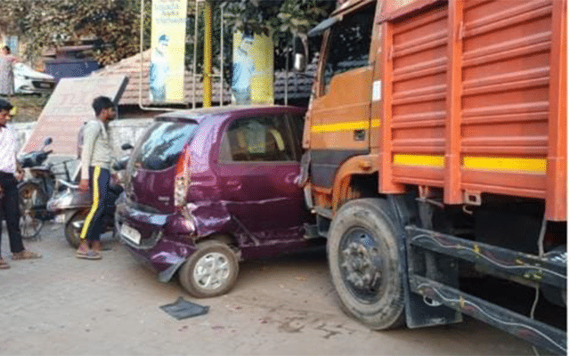 Bantwal: Truck collides with vehicles parked on the roadside