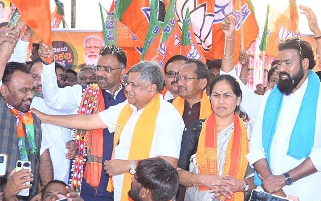Vijaya Sankalp Yatra gets grand welcome in Bidar South