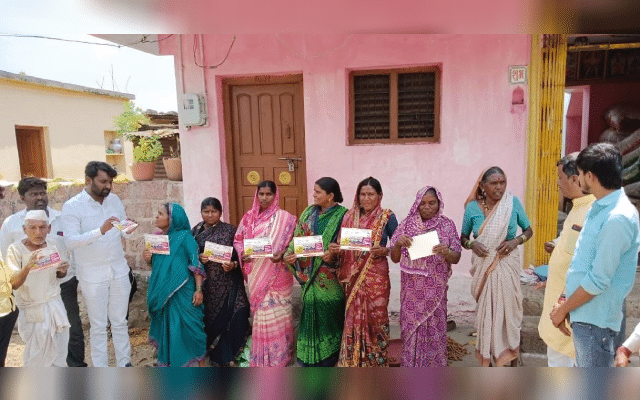 Sudhakar Kollur distributes Congress guarantee card
