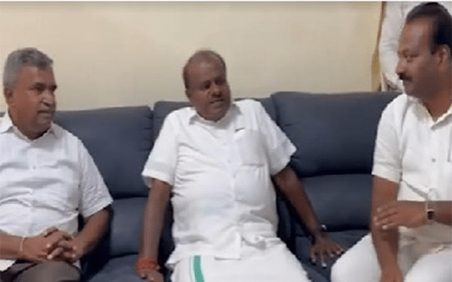 Arasikere: Kumaraswamy visits Shashidhar's house