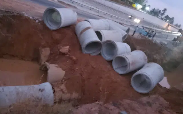Express Highway Flooding: Emergency work was done and the problem was resolved