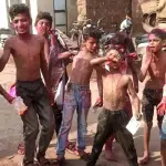 Chitaguppa: Holi festival celebrated in different parts of the country
