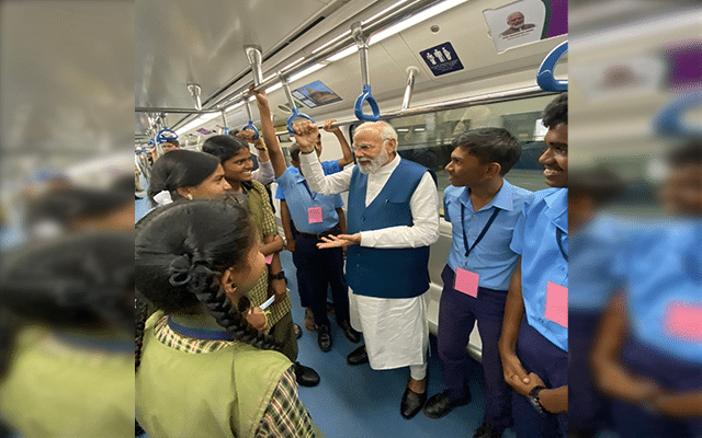 Pm Narendra Modi travels in metro