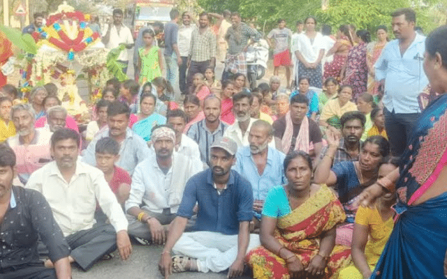Protest by placing dead bodies on the road with no place for cremation