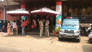 Theft at Jayalakshmi Silks in Udyavara: Lakhs of rupees Thieves flee from the spot