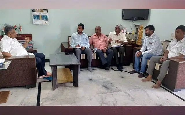 Hubballi: Shettar holds meeting with officials on water crisis