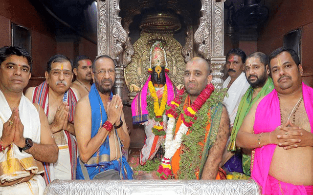 Maharashtra: Kashi Shri visits Pandharpur Vithoba Temple