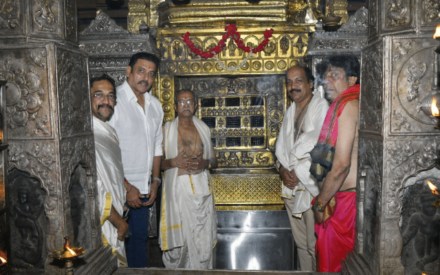 Former Cricketer Ravi Shastri Visits Sri Krishna Mutt In Udupi