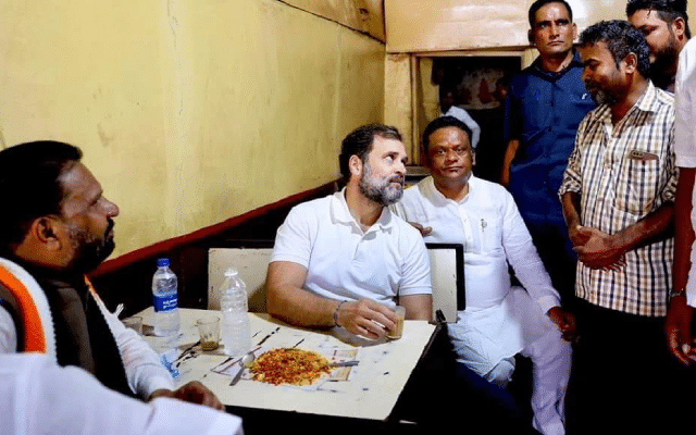 Rahul Gandhi eats mandakki in Humanabad