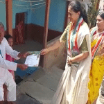 Shivleela Kulkarni campaigns door-to-door by taking out a padayatra