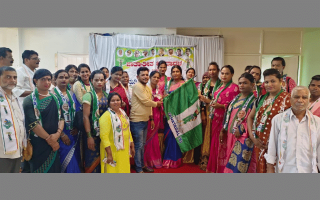 Mangaluru: Hundreds of transgender members join Janata Dal