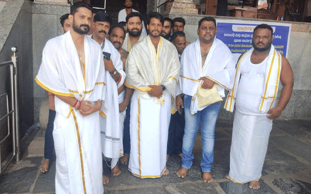 Dharmasthala: Nikhil Kumaraswamy visits Manjunatha Swamy temple