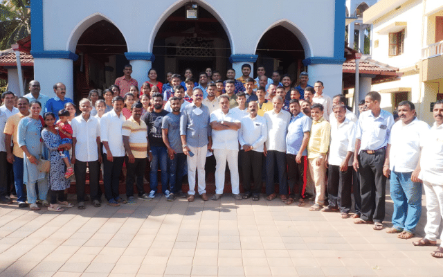 Ramanath Rai offers prayers at Siddakatte Church amid election campaign