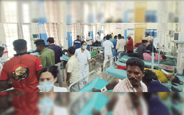 Maruti Omni collides with stationary tractor in Arakalagud, 10 injured