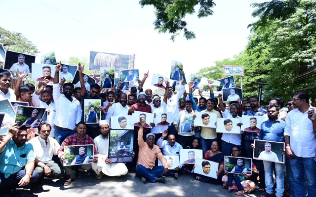 Hubballi: Bjp demands ticket for MLA Jagadish Shettar by blocking roads
