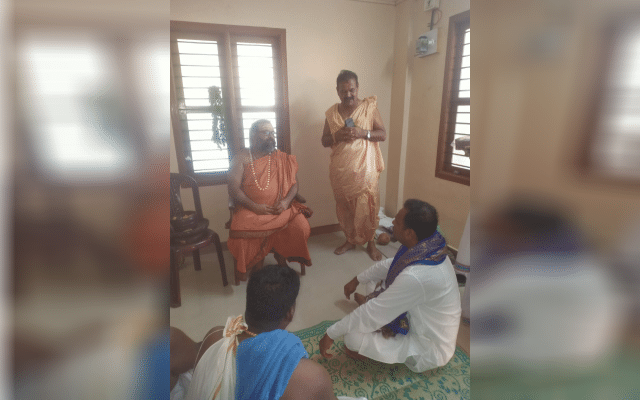Prasad Raj Kanchan meets Anegondi Swamiji