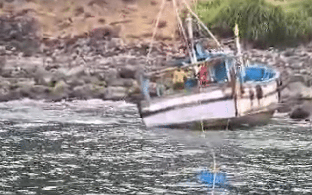 Boat capsizes from Malpe, seven fishermen rescued