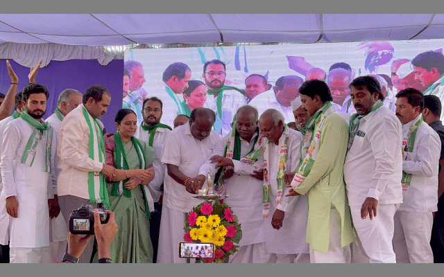 Quit your attachment to secularism and support JD(S)," says HD Kumaraswamy