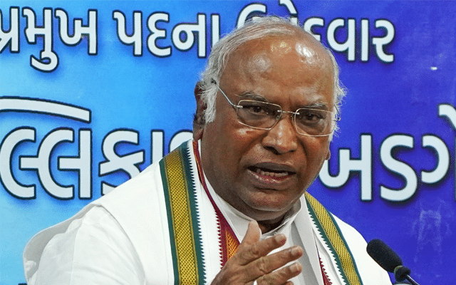 Court summons to Kharge, who was Bajrang Dal like PFI