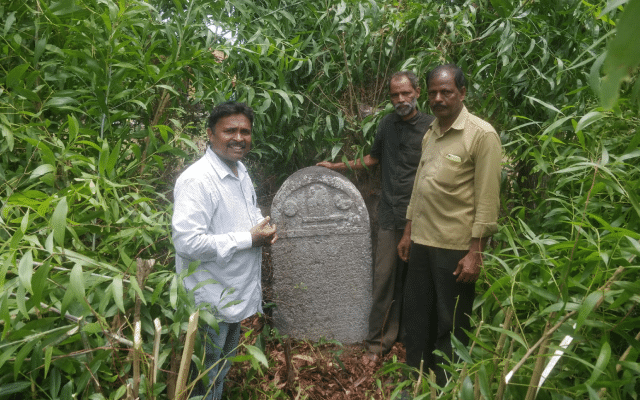 An inscription has been found near Kalayi Bail in Pitrodi, Udyavara